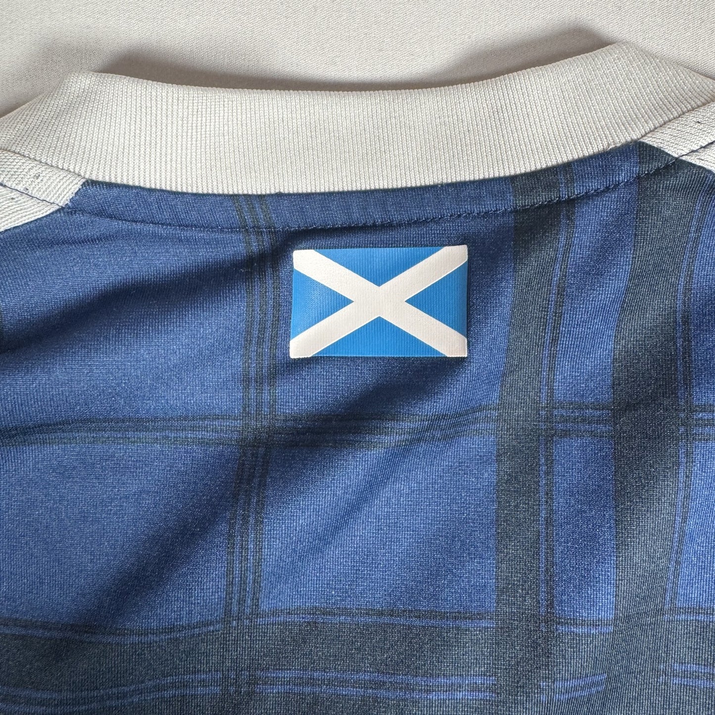 Scotland 2016/2017/2018 Home Football Shirt  Small