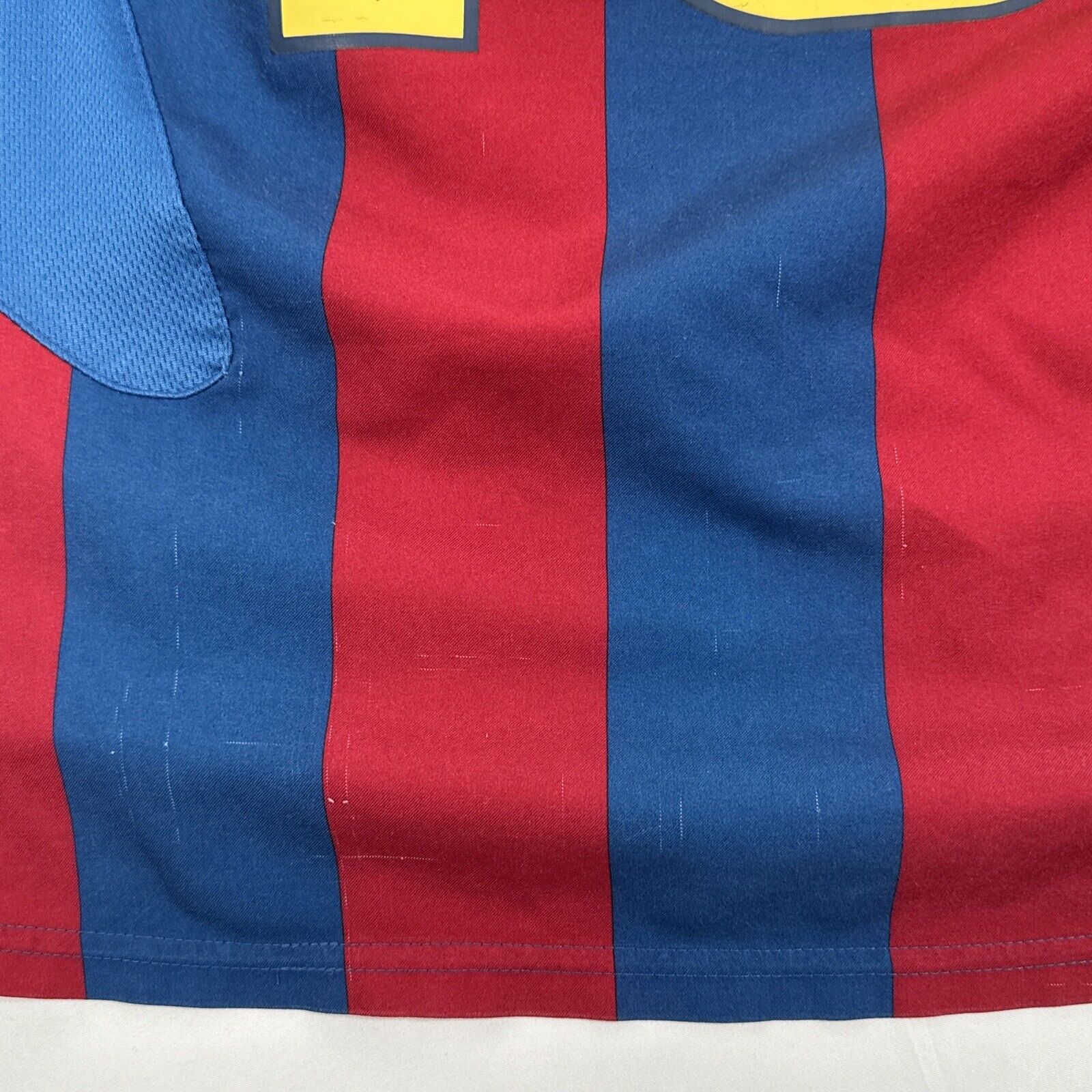 ronaldinho 10 barcelona 2005 2006 home football shirt men s medium10