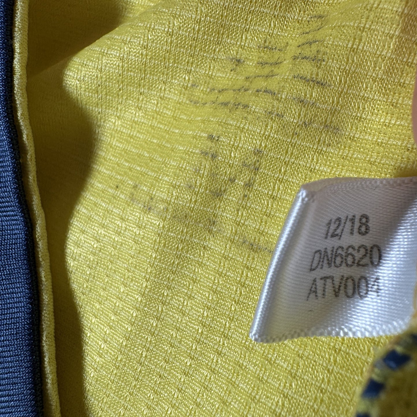 Colombia 2019/2020 Home Player Spec Football Shirt  Medium