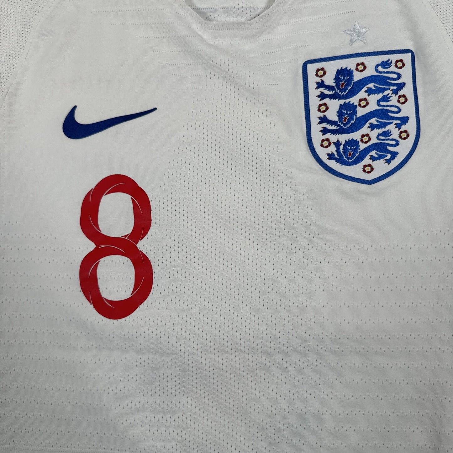 HENDERSON 8 England 2018/2019/2020 Home Football Shirt Vaporknit Small - Football Shirt Kingdom