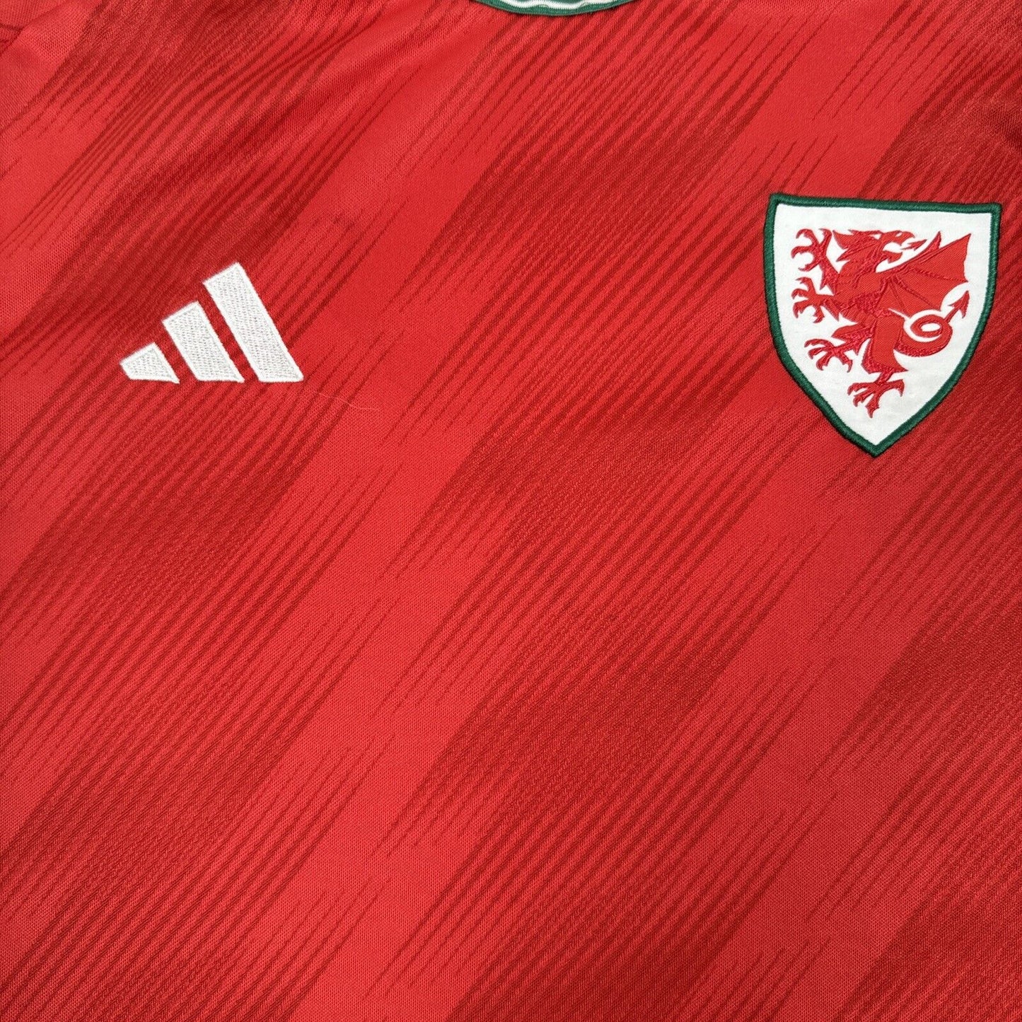 Wales 2022/2023/2024 Home Football Shirt Men’s Small - Football Shirt Kingdom