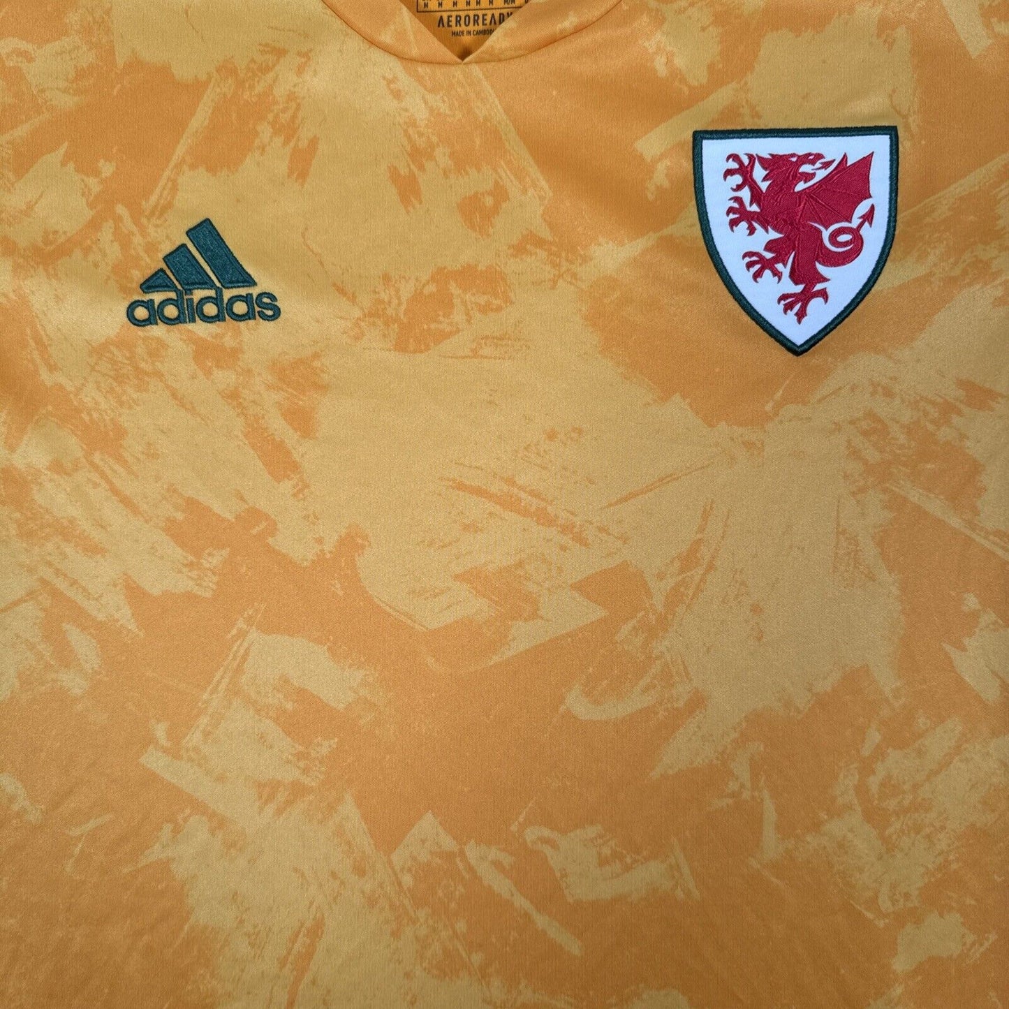 Wales 2020/2021/2022 Away Football Shirt  Men’s Medium - Football Shirt Kingdom