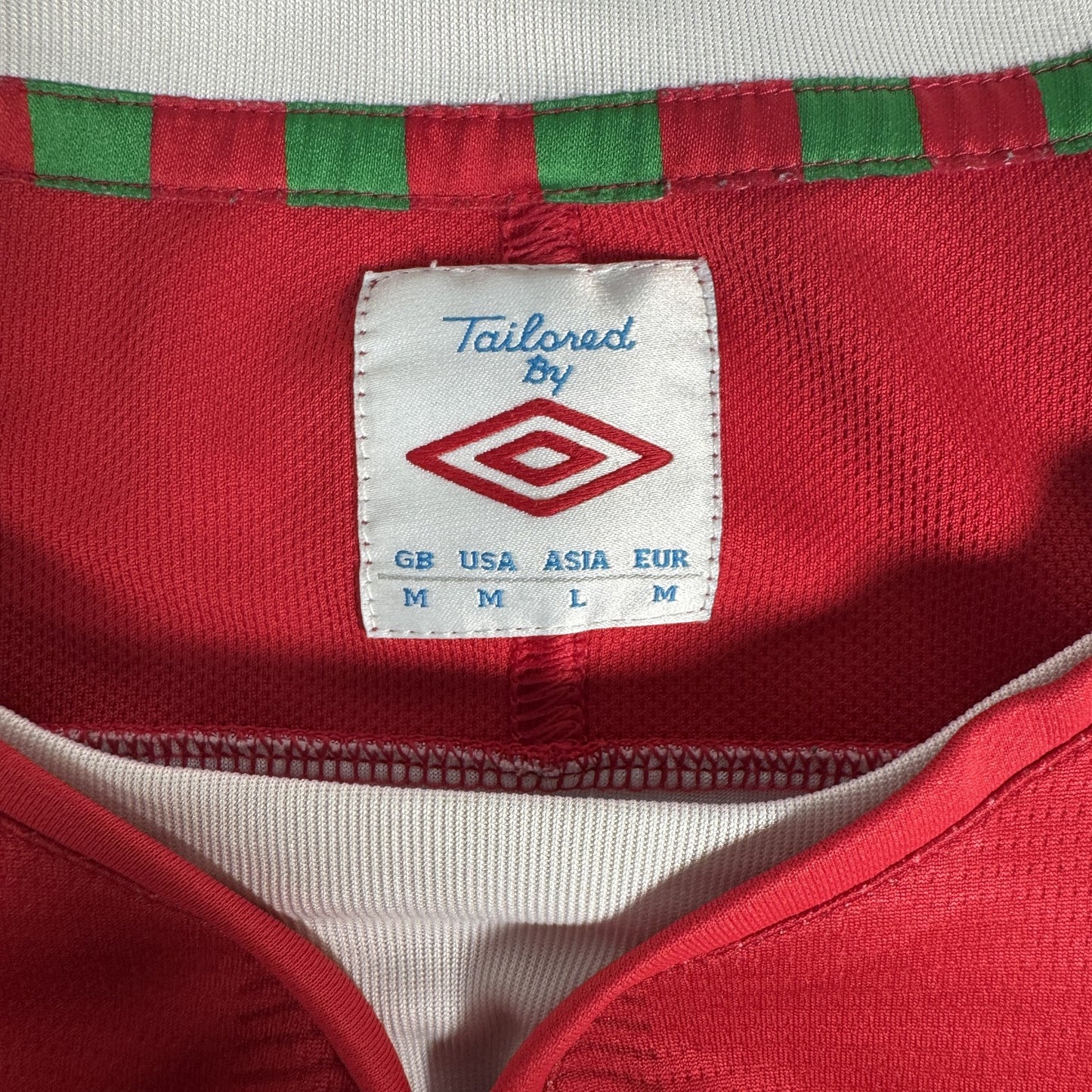 Wales 2011/2012 Home Football Shirt Medium