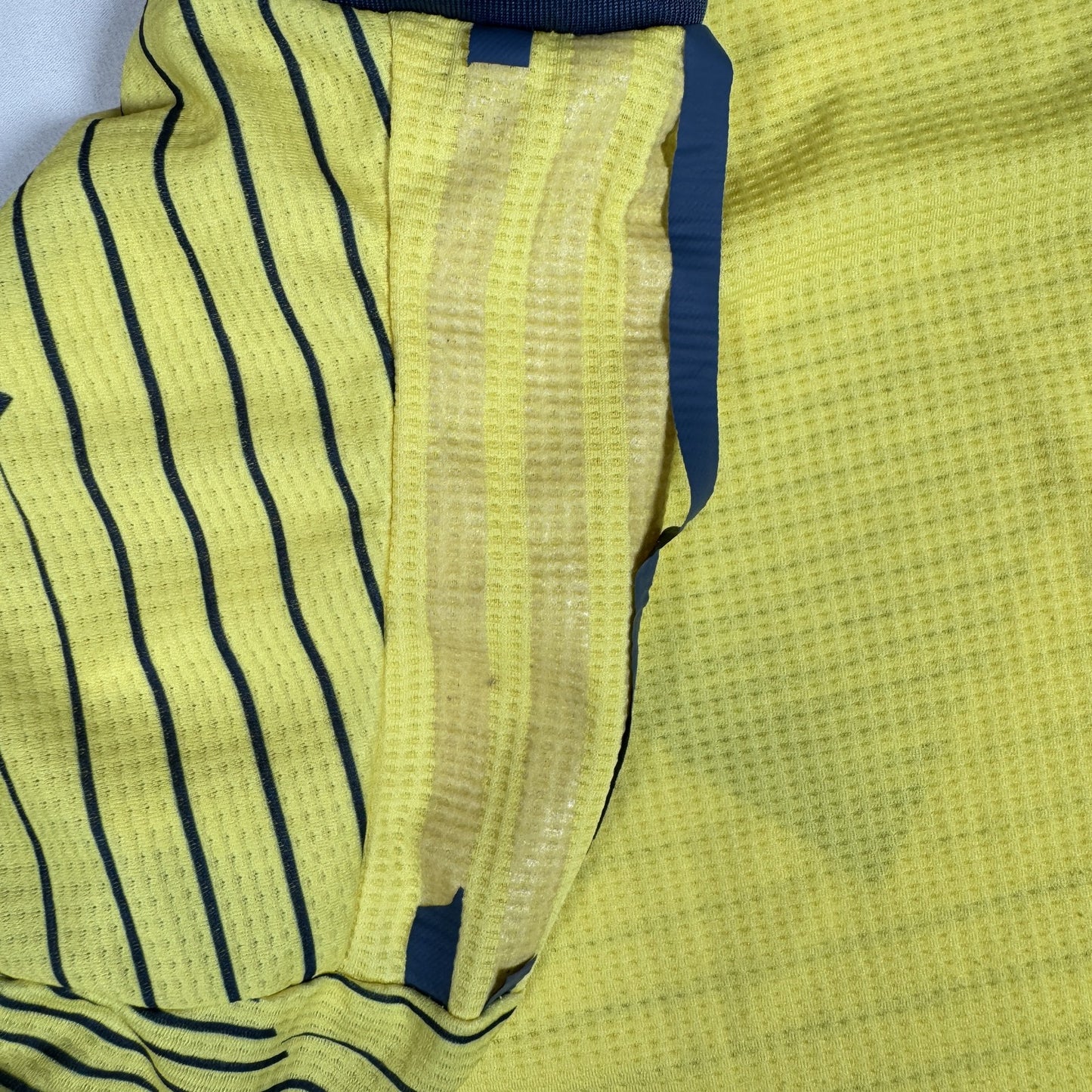 Colombia 2019/2020 Home Player Spec Football Shirt  Medium