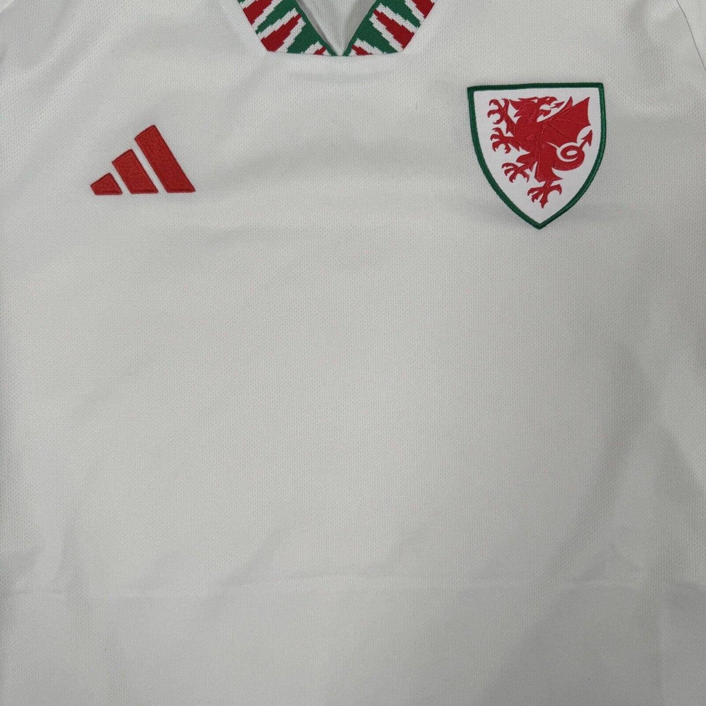 Wales 2022/2023/2024 Away Football Shirt  Men’s Medium - Football Shirt Kingdom