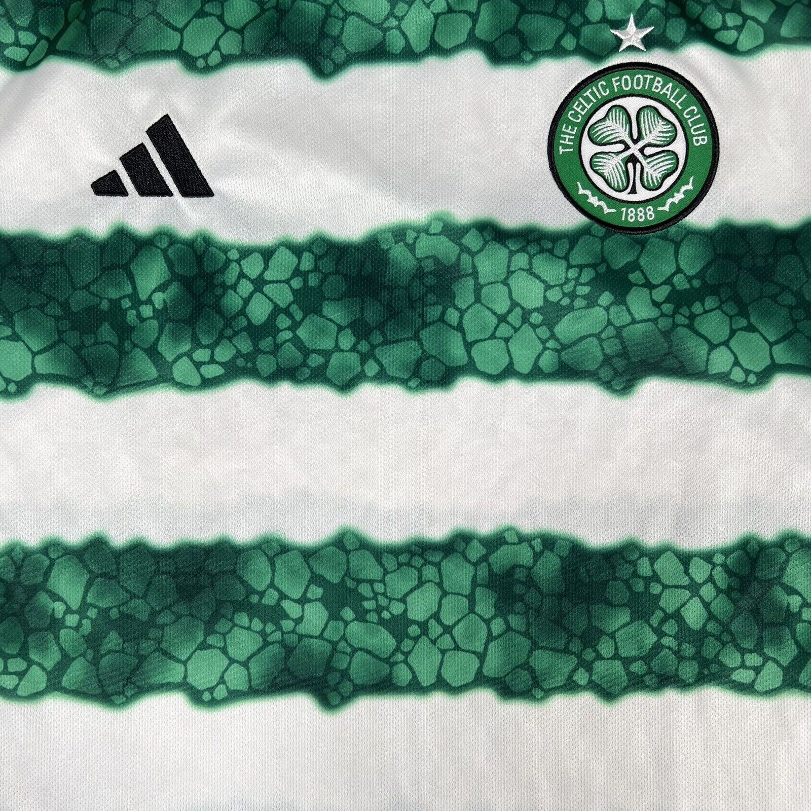 Celtic 2023/2024 Home Football Shirt Unsponsored   Large - Football Shirt Kingdom