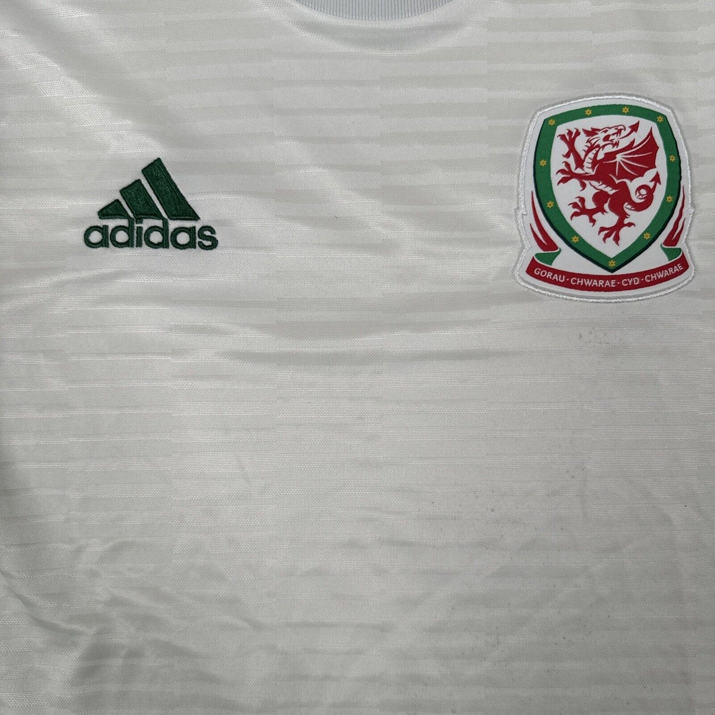 Wales 2018/2019/2020 Away Football Shirt Men’s Small - Football Shirt Kingdom
