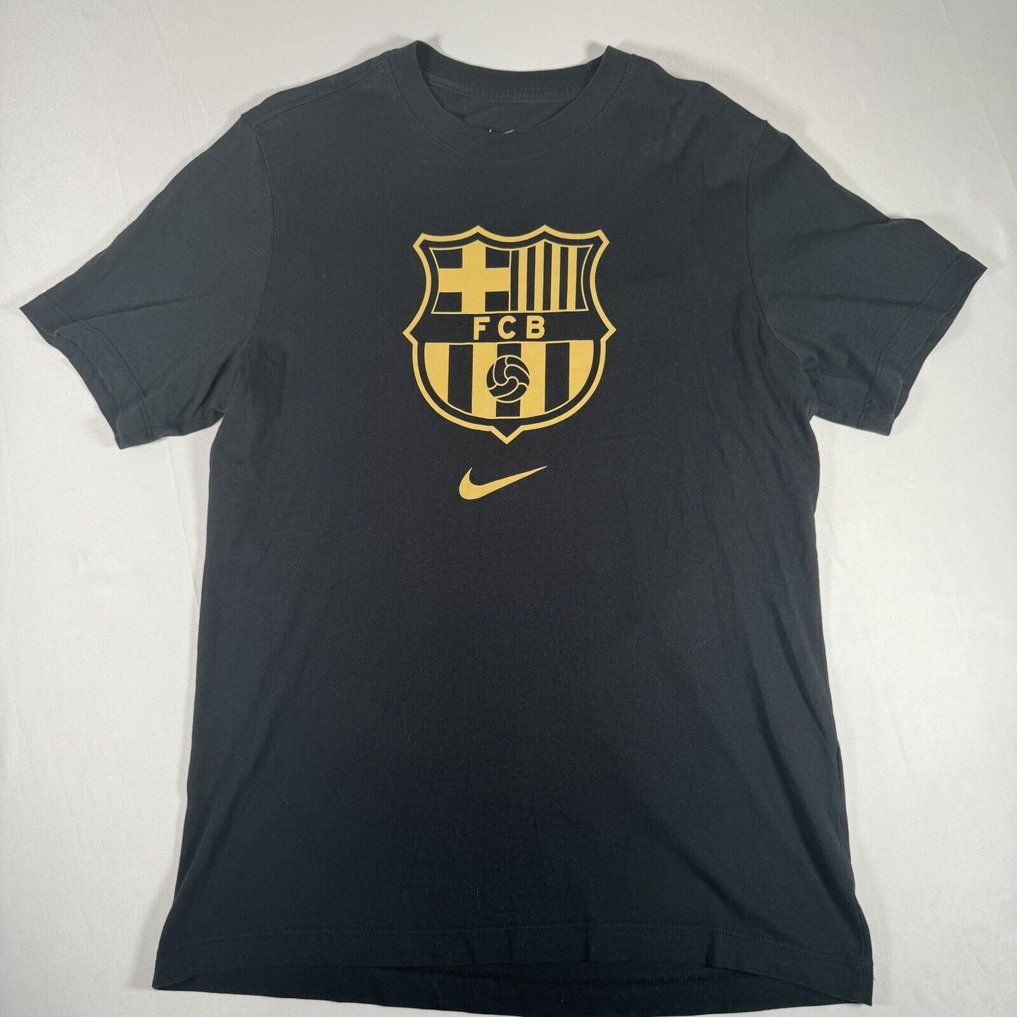 barcelona crest nike black gold football shirt medium2