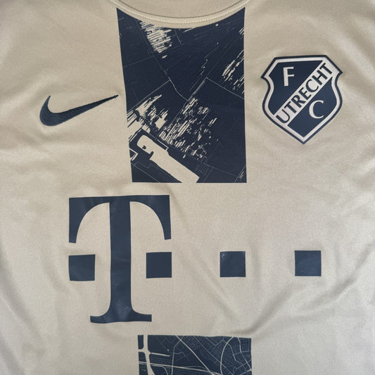 FC Utrecht 2021/2022 Third Football Shirt  Medium