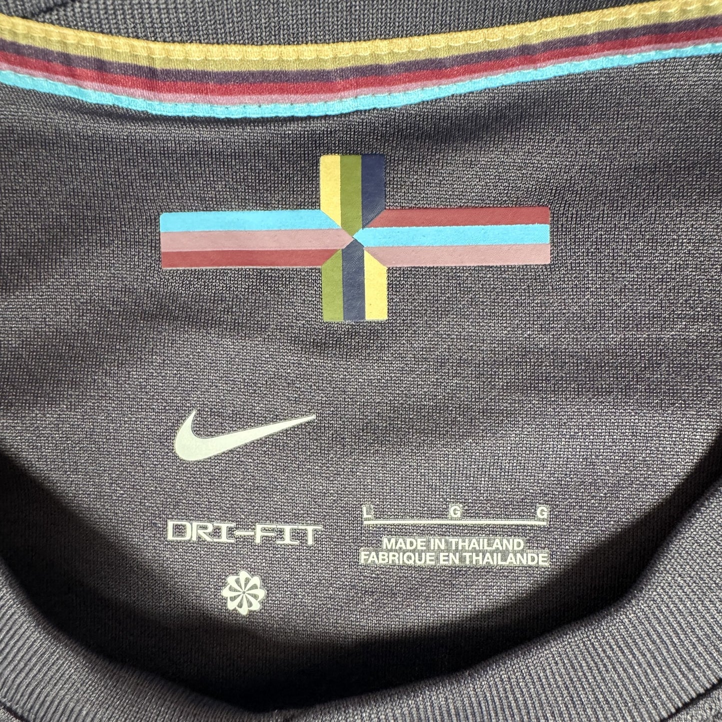 England 2024/2025 Away Football Shirt  Large