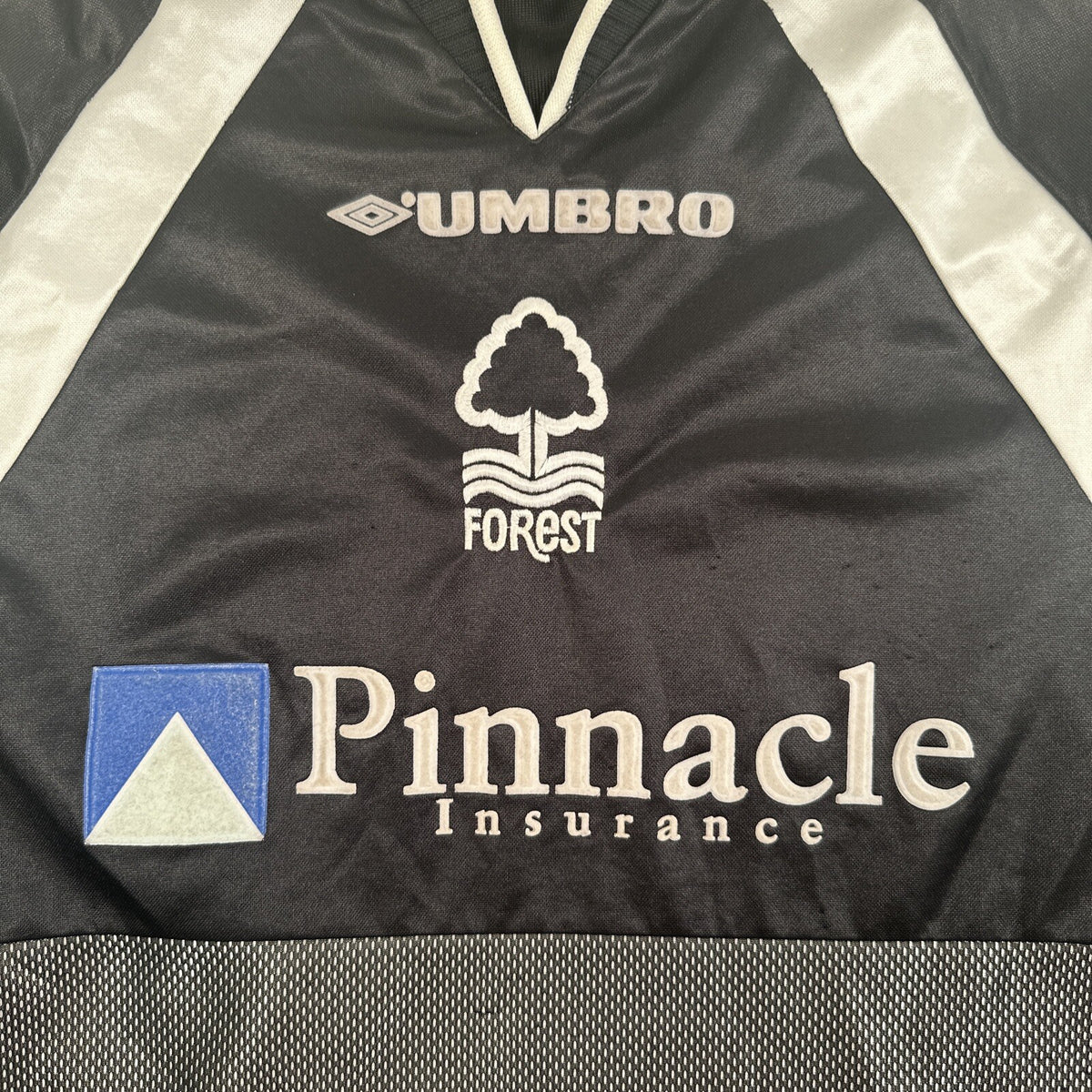 Nottingham Forest 1998/1999 Goalkeeper Football Shirt Small — front close-up