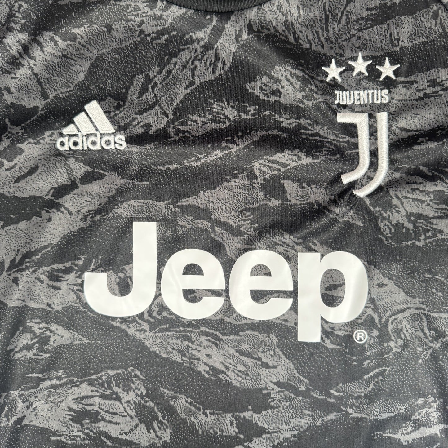Juventus 2019/2020 Goalkeeper Football Shirt Medium