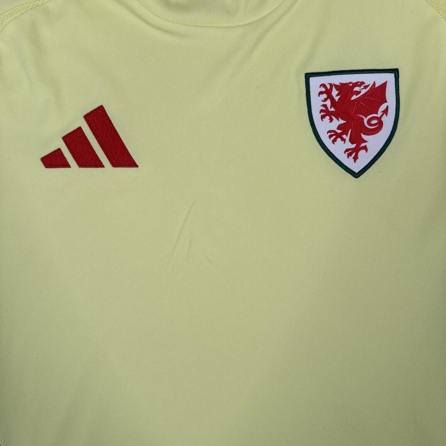 Wales 2024/2025 Away Football Shirt  Men’s Medium - Football Shirt Kingdom