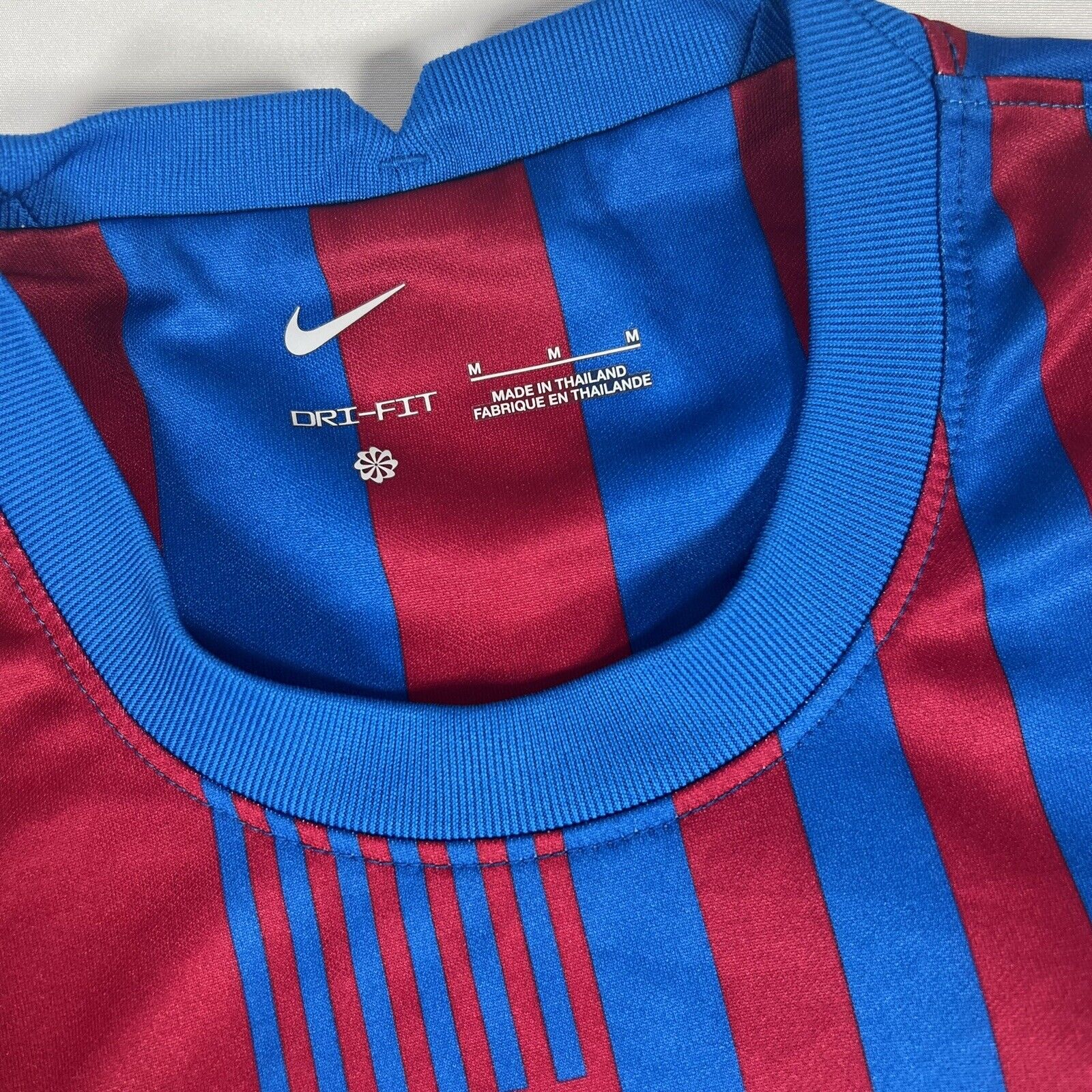 barcelona 2021 2022 home football shirt men s medium 14