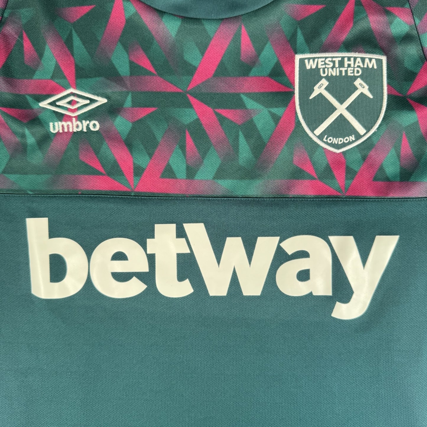 West Ham United 2022/2023 Goalkeeper Football Shirt Medium