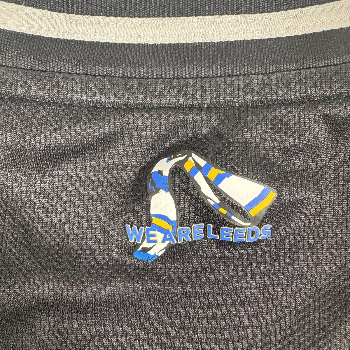 Leeds United 2025/2026 third football shirt, size Large