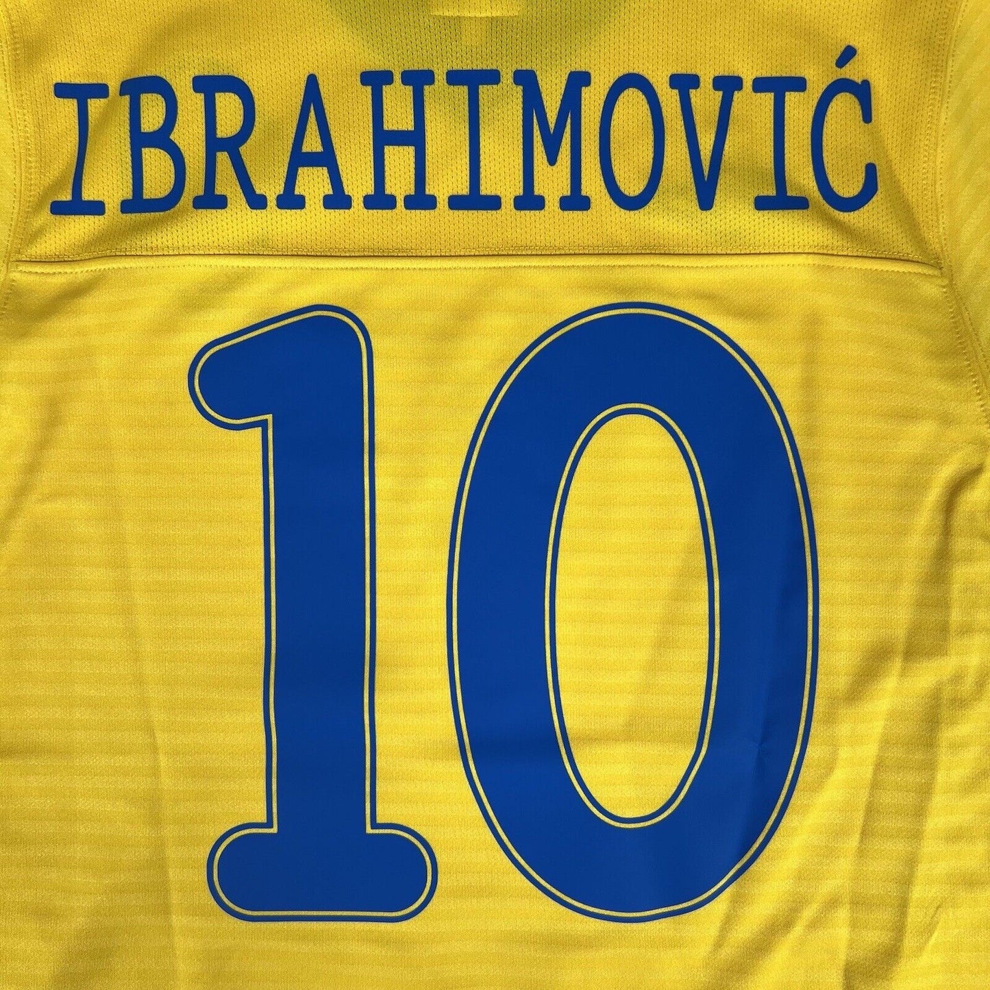 IBRAHIMOVIC 10 Sweden 2010/2011/2012 Home Football Shirt Small