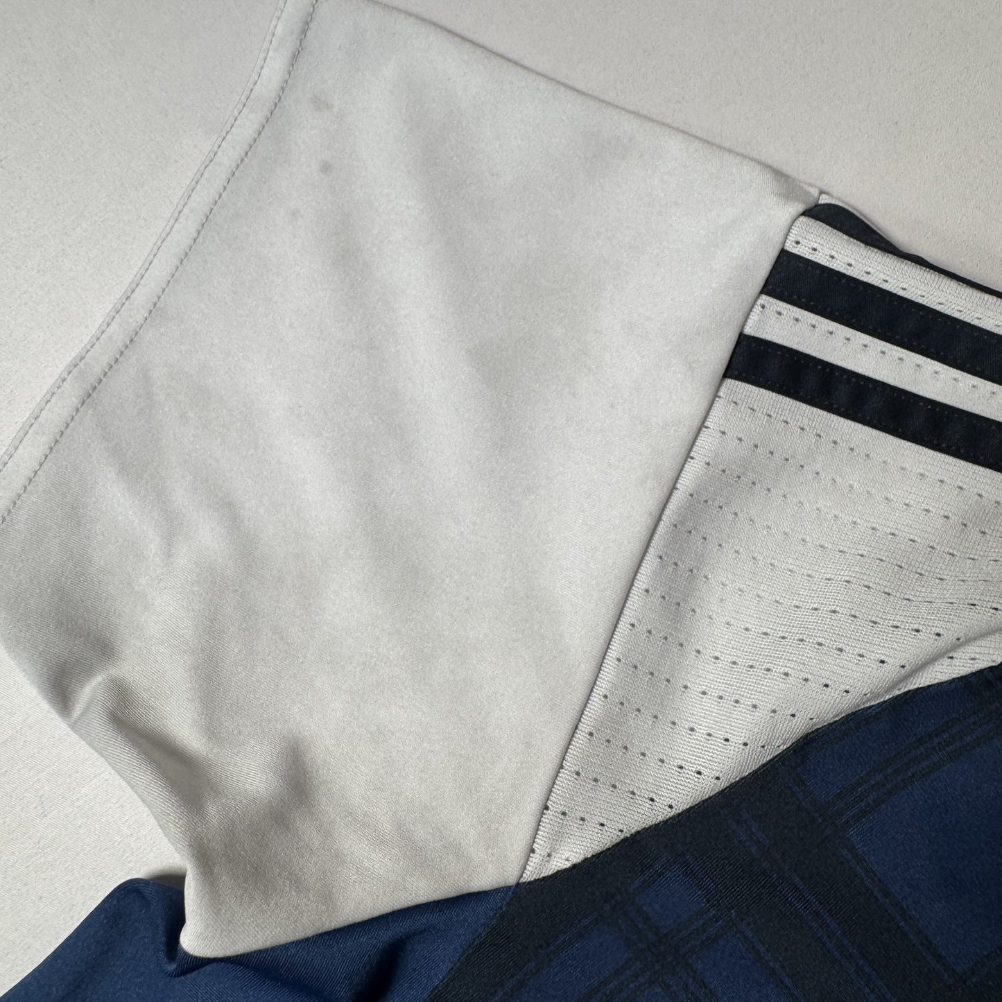 Scotland 2016/2017/2018 Home Football Shirt  Small