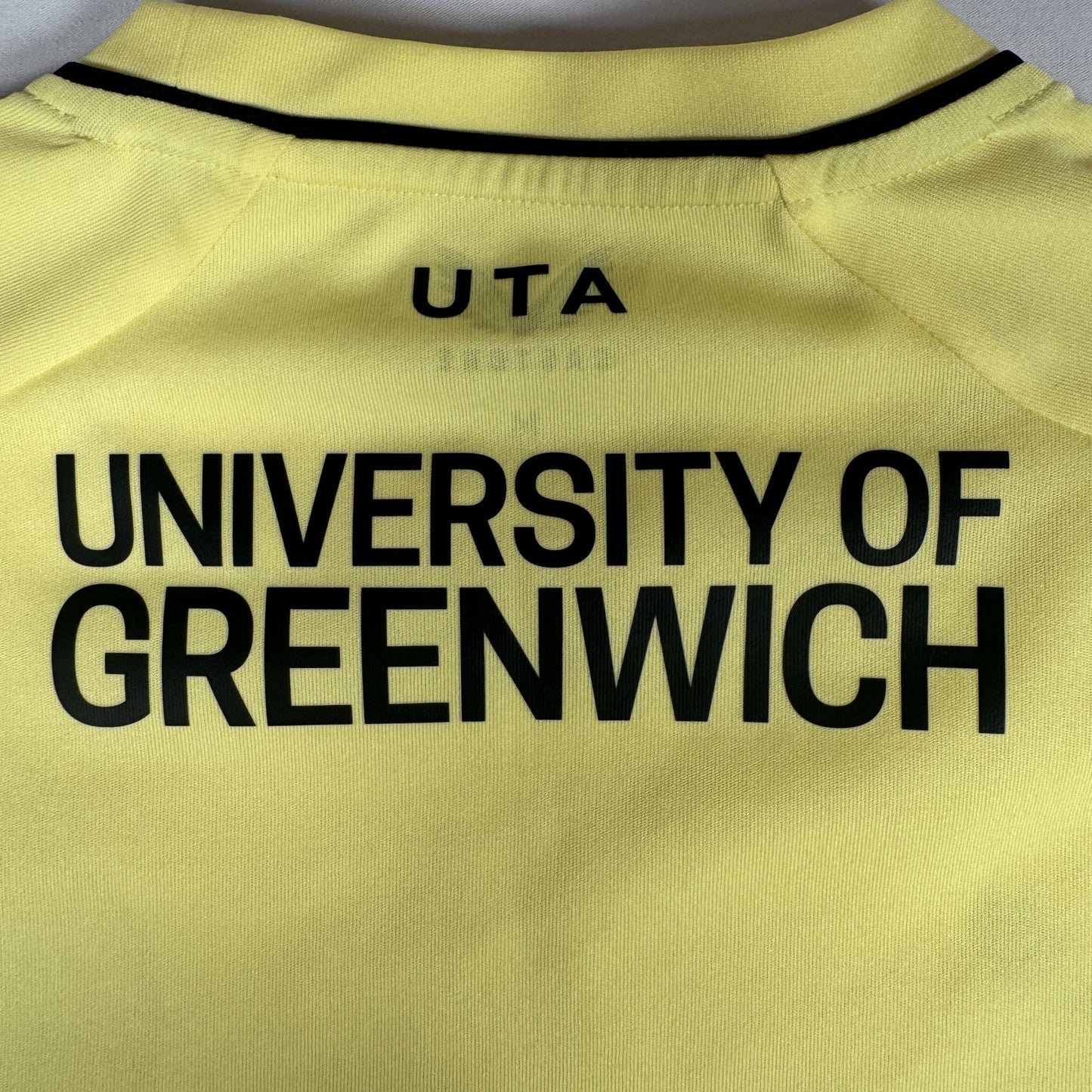 Charlton Athletic 2022/2023 Goalkeeper Football Shirt  Medium