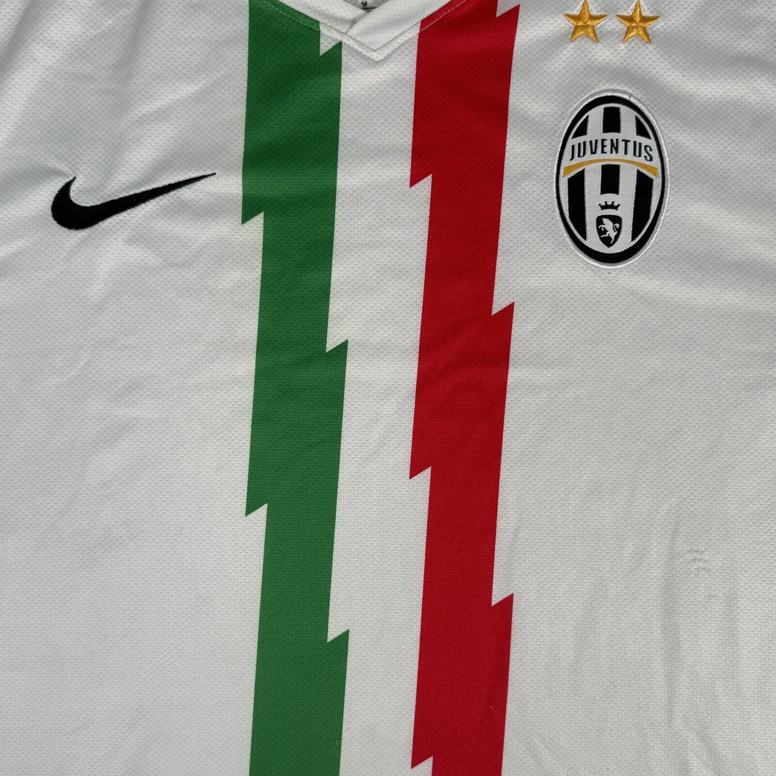 Juventus 2010/2011/2012 Away Third Football Shirt Medium - Football Shirt Kingdom