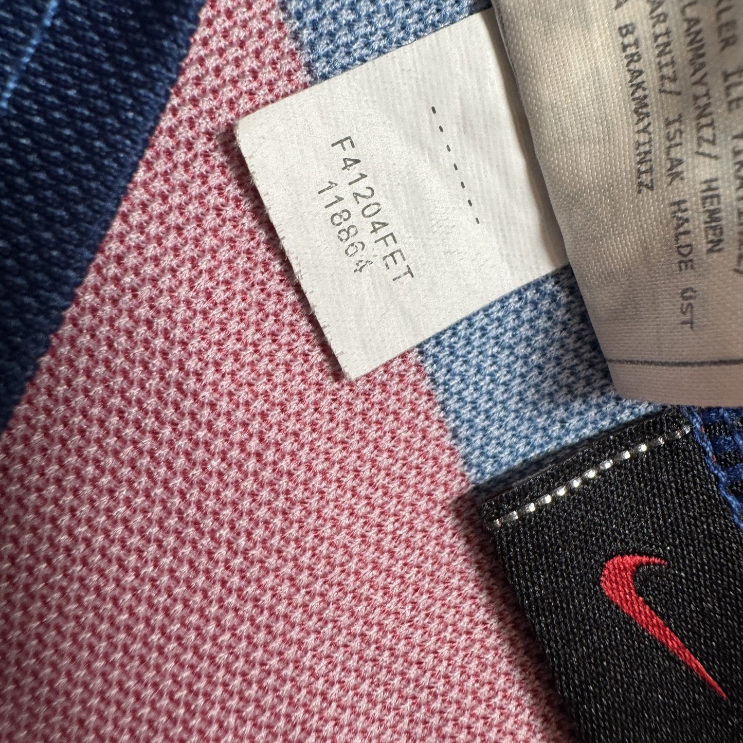 Barcelona 2004/2005 Home Football Shirt  Small