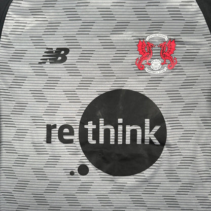 Leyton Orient 2020/2021 Training Football Shirt Small — front close-up
