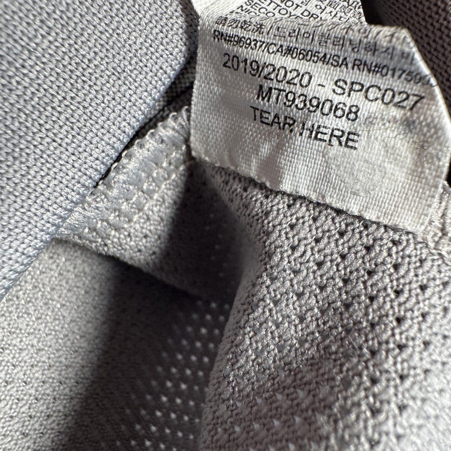 FC Porto 2019/2020 Goalkeeper Football Shirt  Small