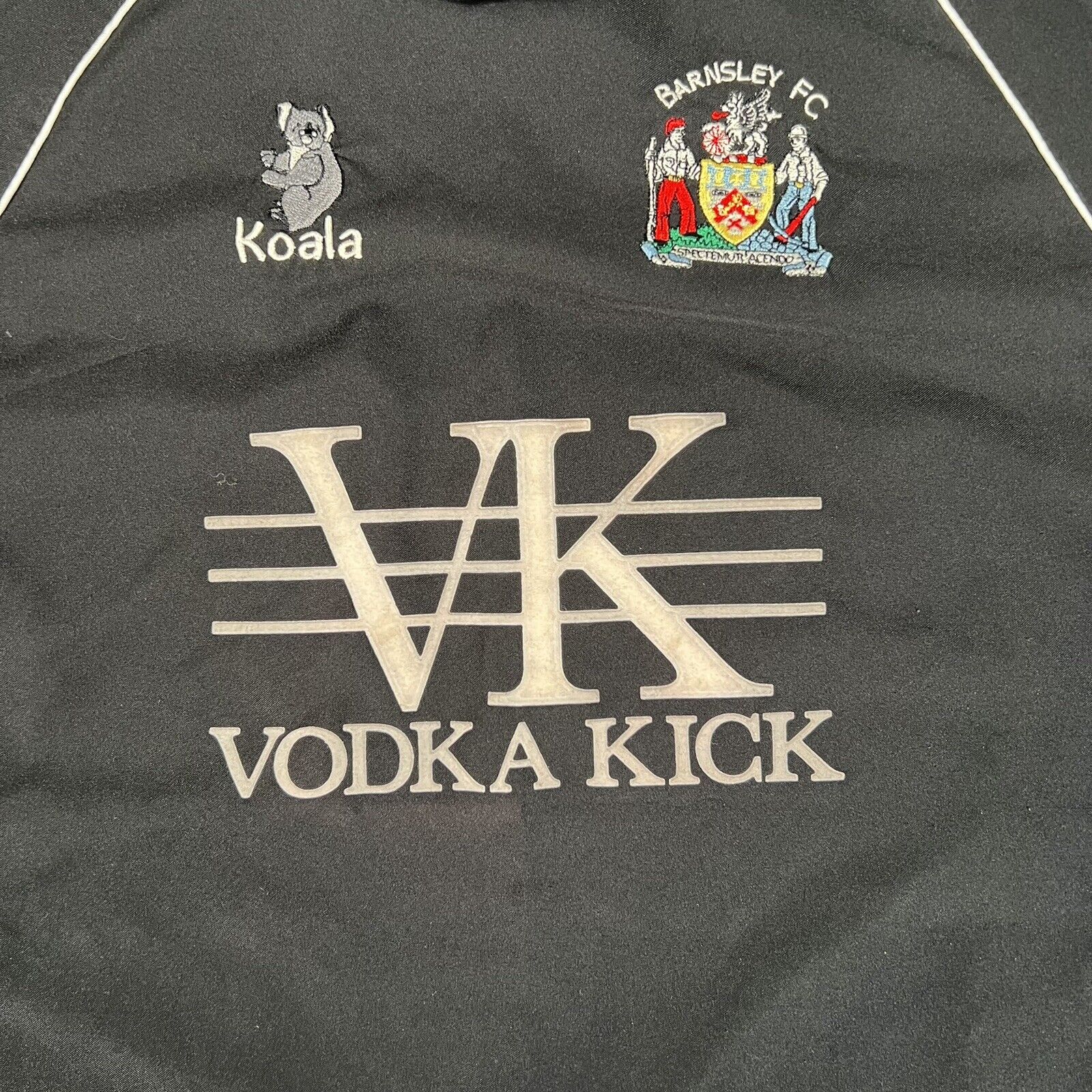 Barnsley 2004/2005 Away Football Shirt   Small - Football Shirt Kingdom