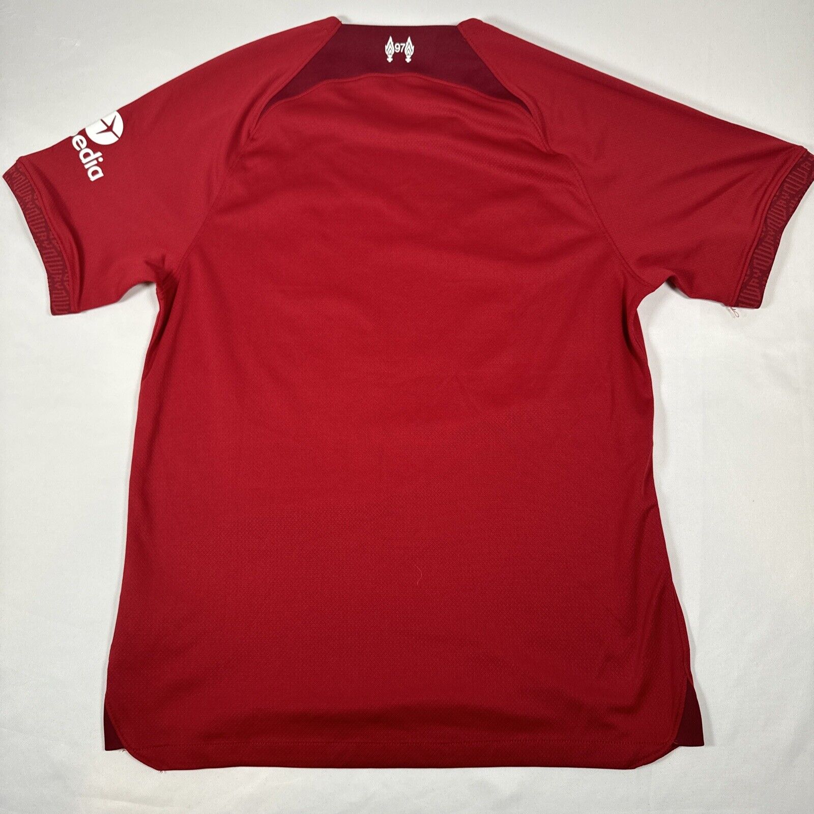 liverpool 2022 2023 home football shirt men s medium3