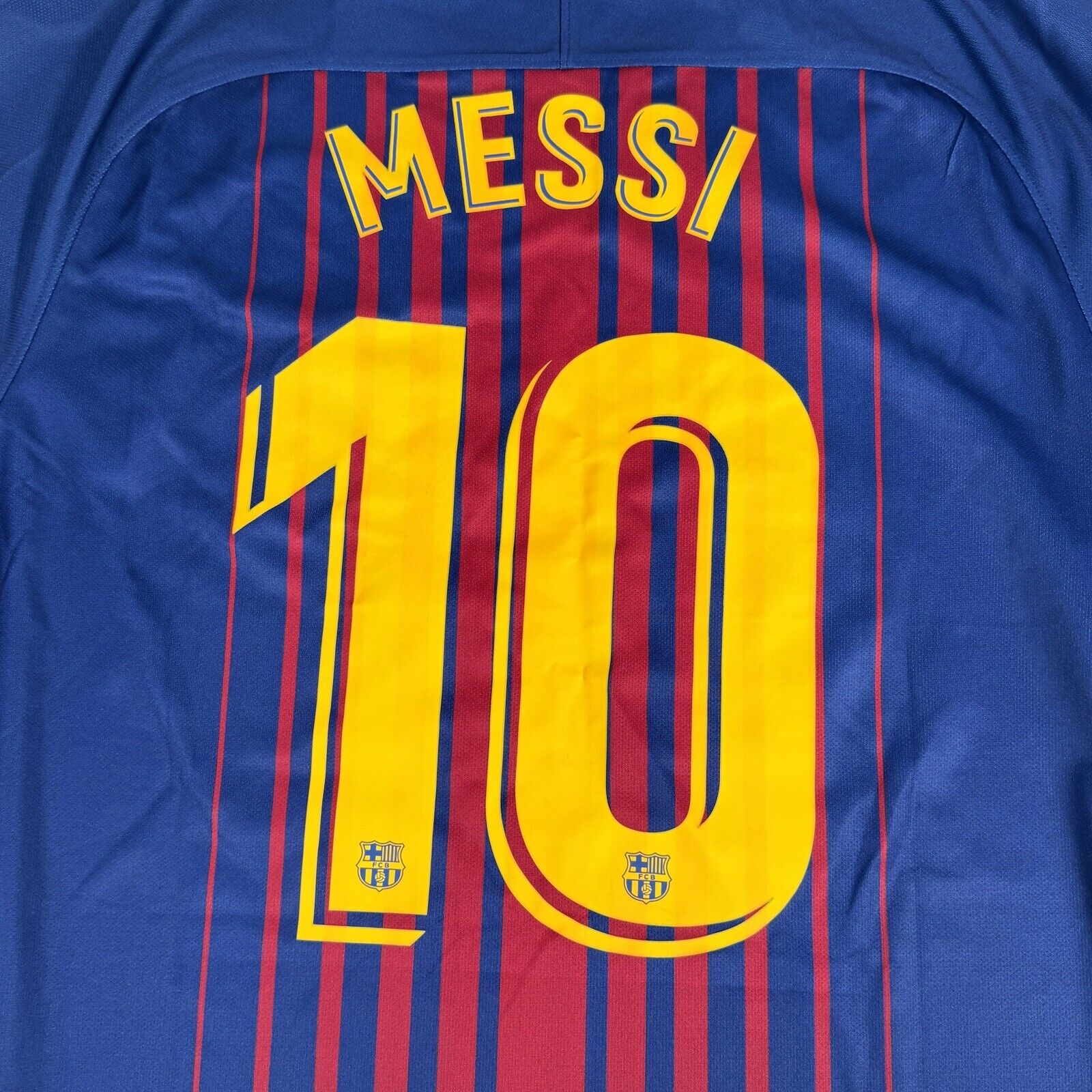 MESSI 10 Barcelona 2017/2018 Home Football Shirt Large BNWT - Football Shirt Kingdom