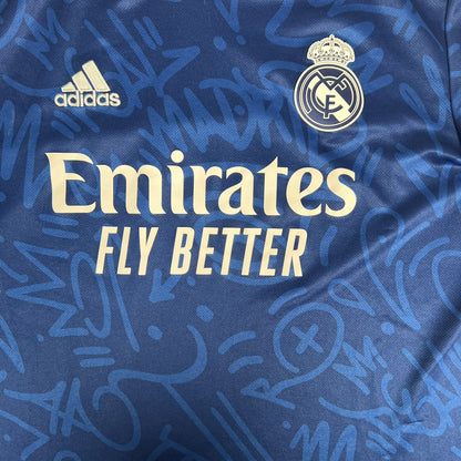 Real Madrid 2021/2022 Away Football Shirt Men’s Medium — front close-up