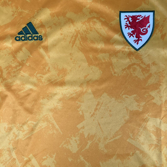 Wales 2020/2021/2022 Away Football Shirt  Men’s Large - Football Shirt Kingdom