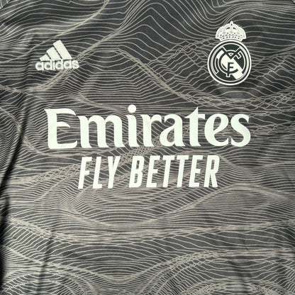 Real Madrid 2021/2022 Goalkeeper Football Shirt Men’s Large — front close-up