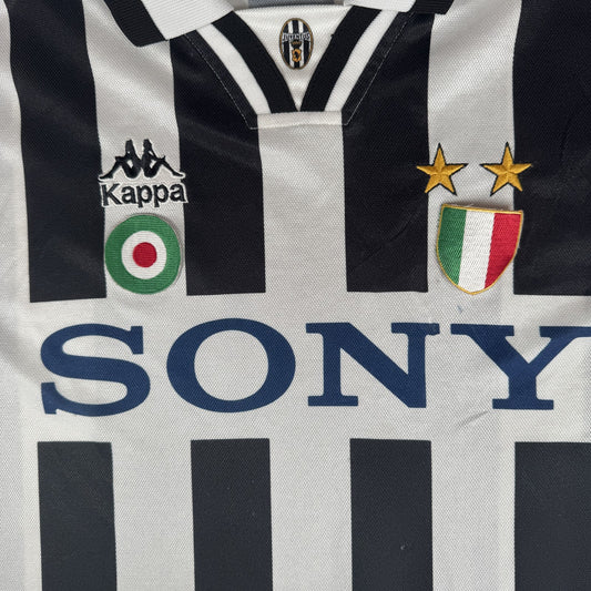Juventus 1995/1996 Home Football Shirt  Medium