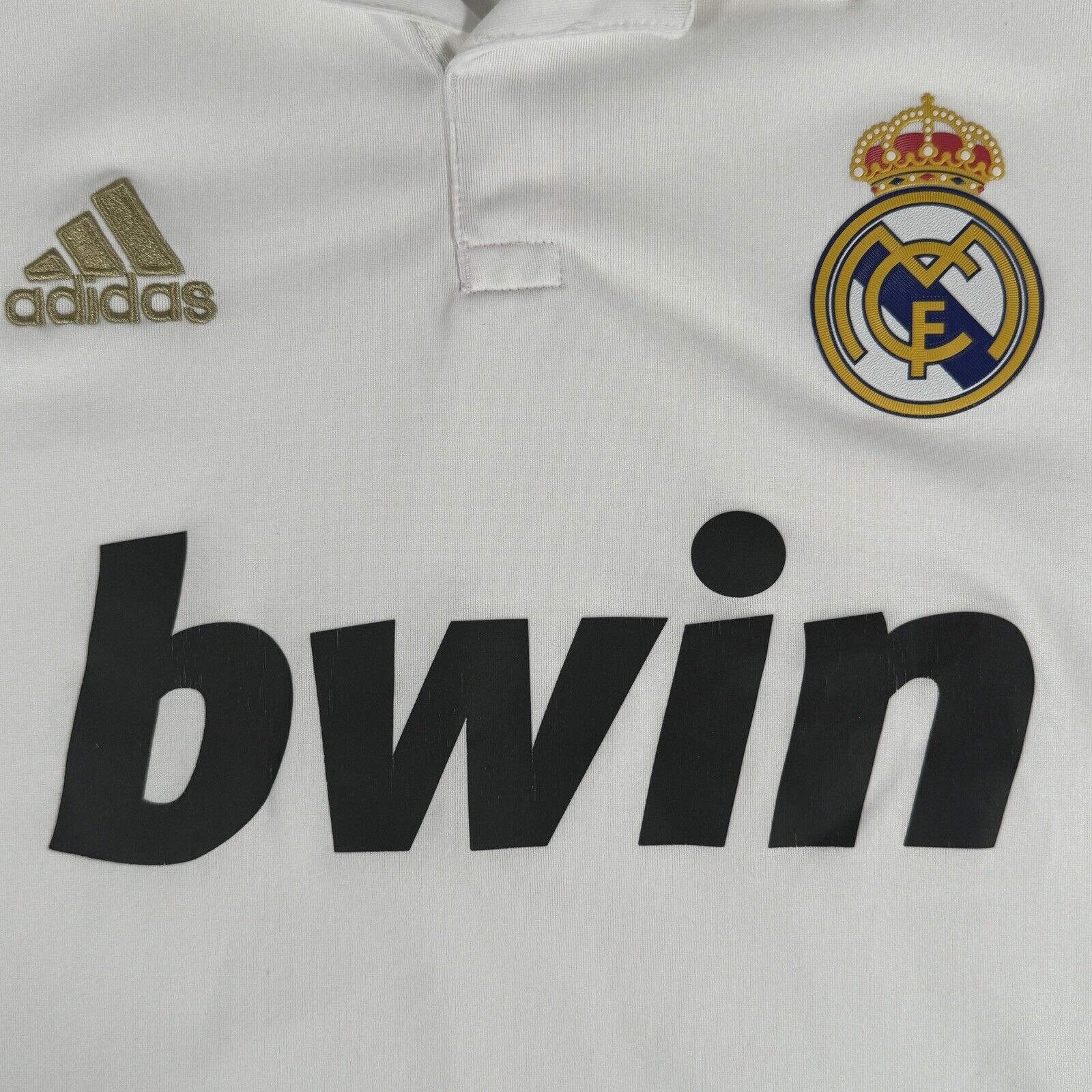 Real Madrid 2011/2012 Home Football Shirt  Men’s Medium - Football Shirt Kingdom