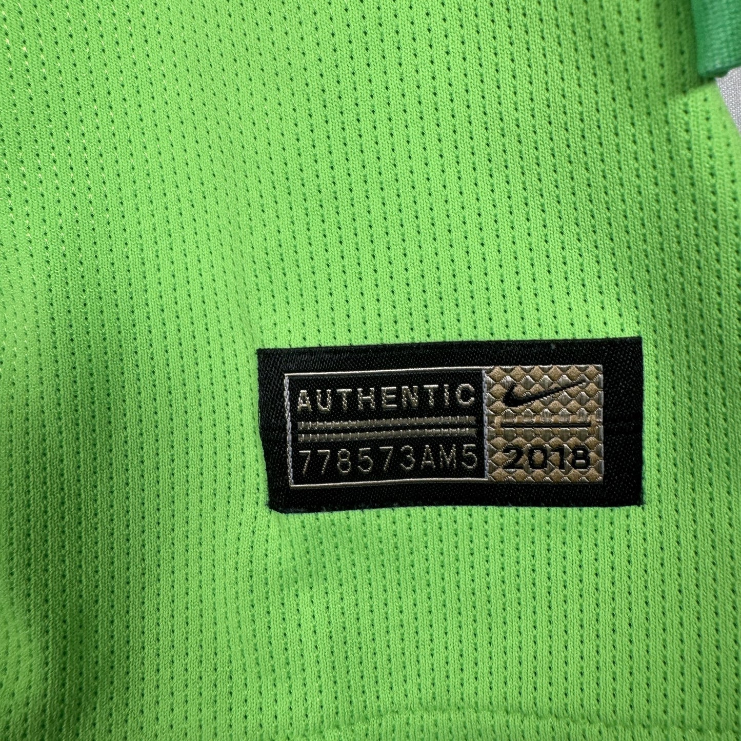 Chelsea 2018/2019 Long Sleeve Goalkeeper Football Shirt Medium