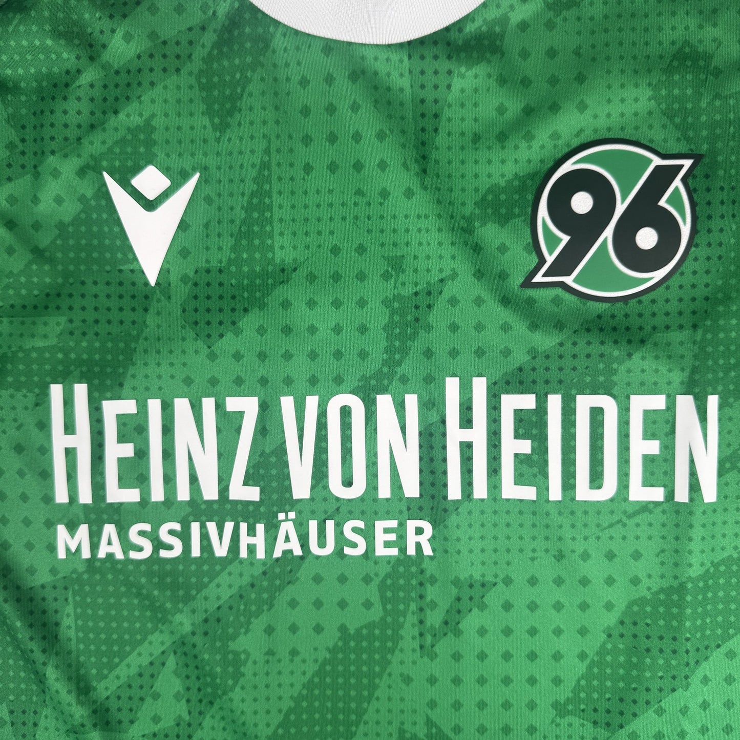 Hannover 96 2020/2021 Away Football Shirt  Medium