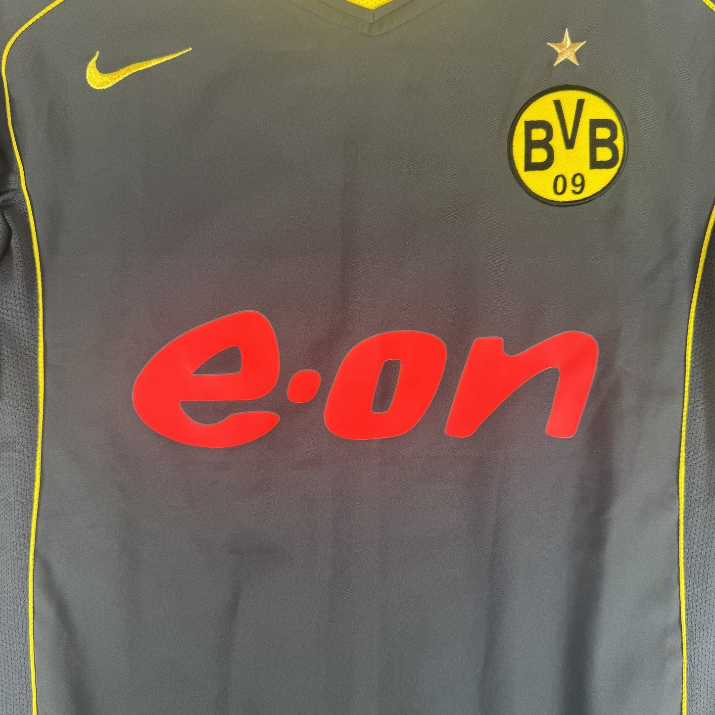 Borussia Dortmund 2004/2005 Third Football Shirt  Medium