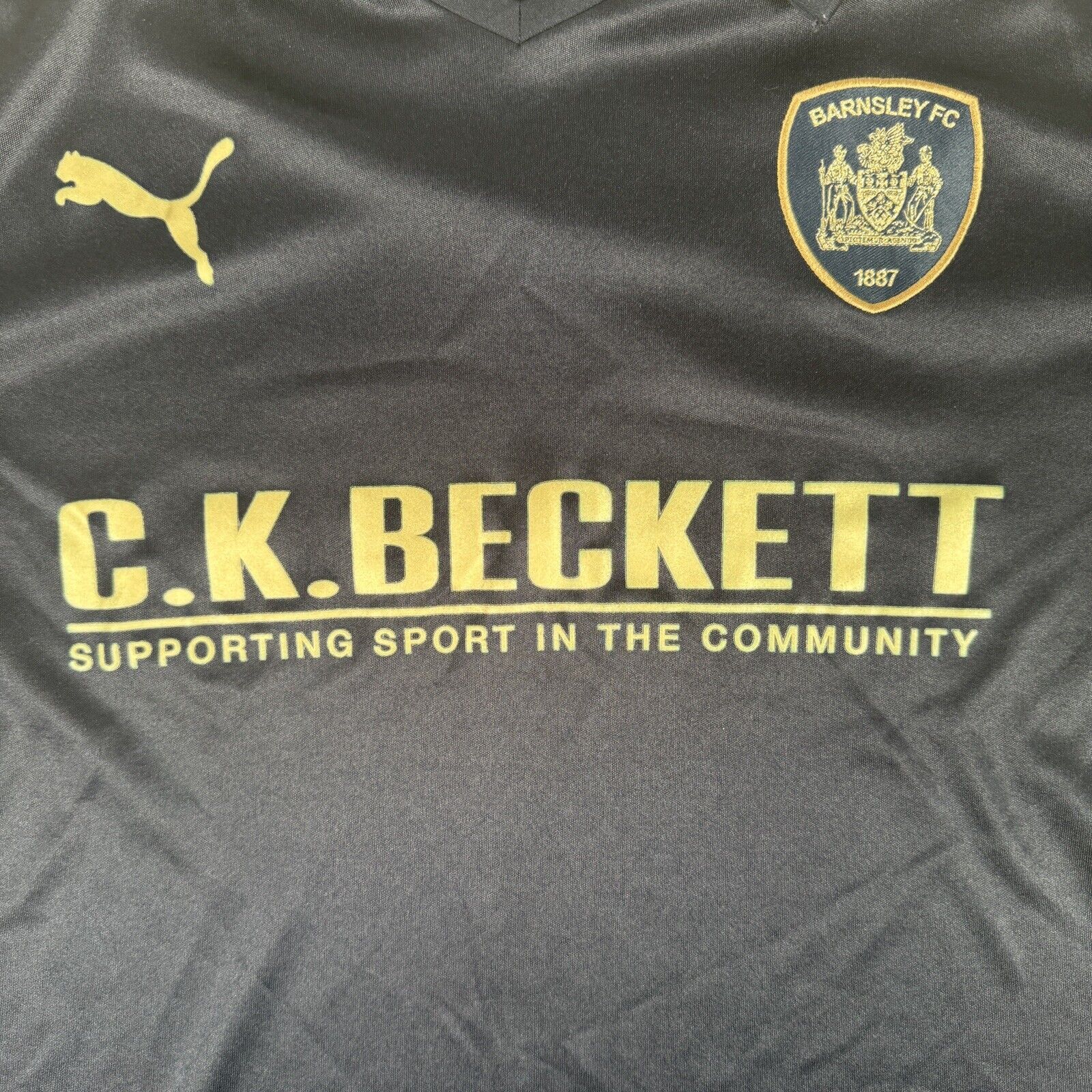 Barnsley 2016/2017 Away Football Shirt  Men’s Large - Football Shirt Kingdom