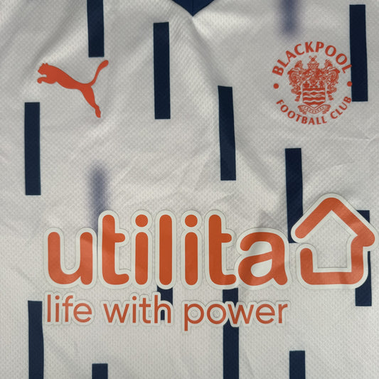 Blackpool 2022/2023 Away Football Shirt  Large