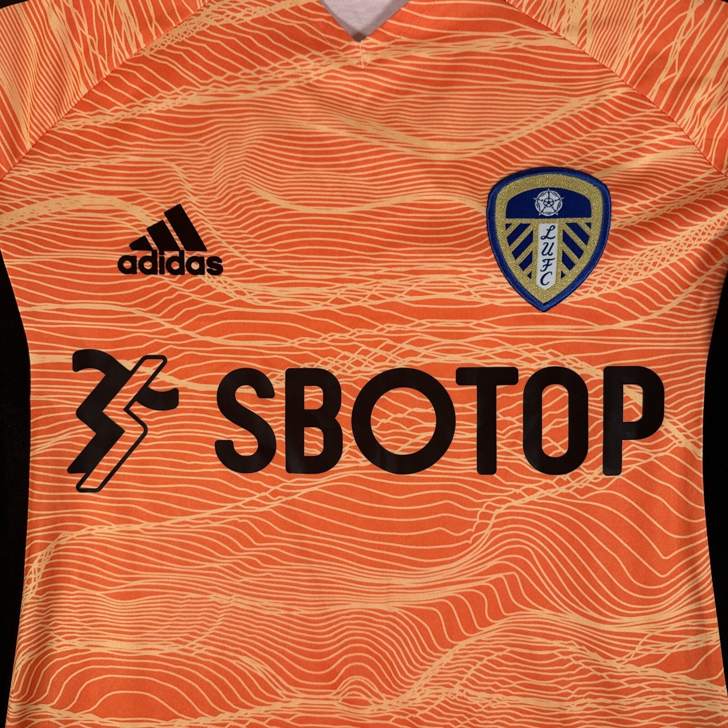 leeds united 2021 2022 goalkeeper football shirt small1