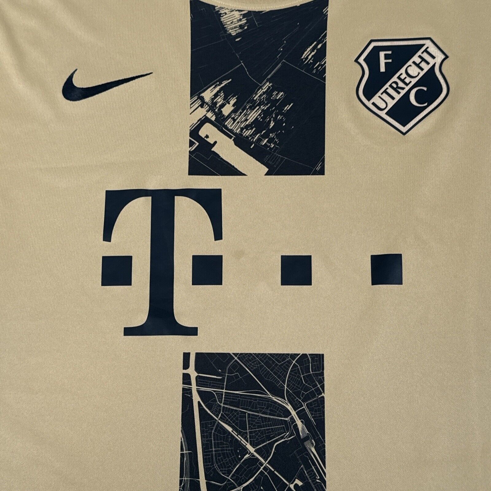 Utrecht 2021/2022 Third Football Shirt  Men’s XXL 2XL - Football Shirt Kingdom