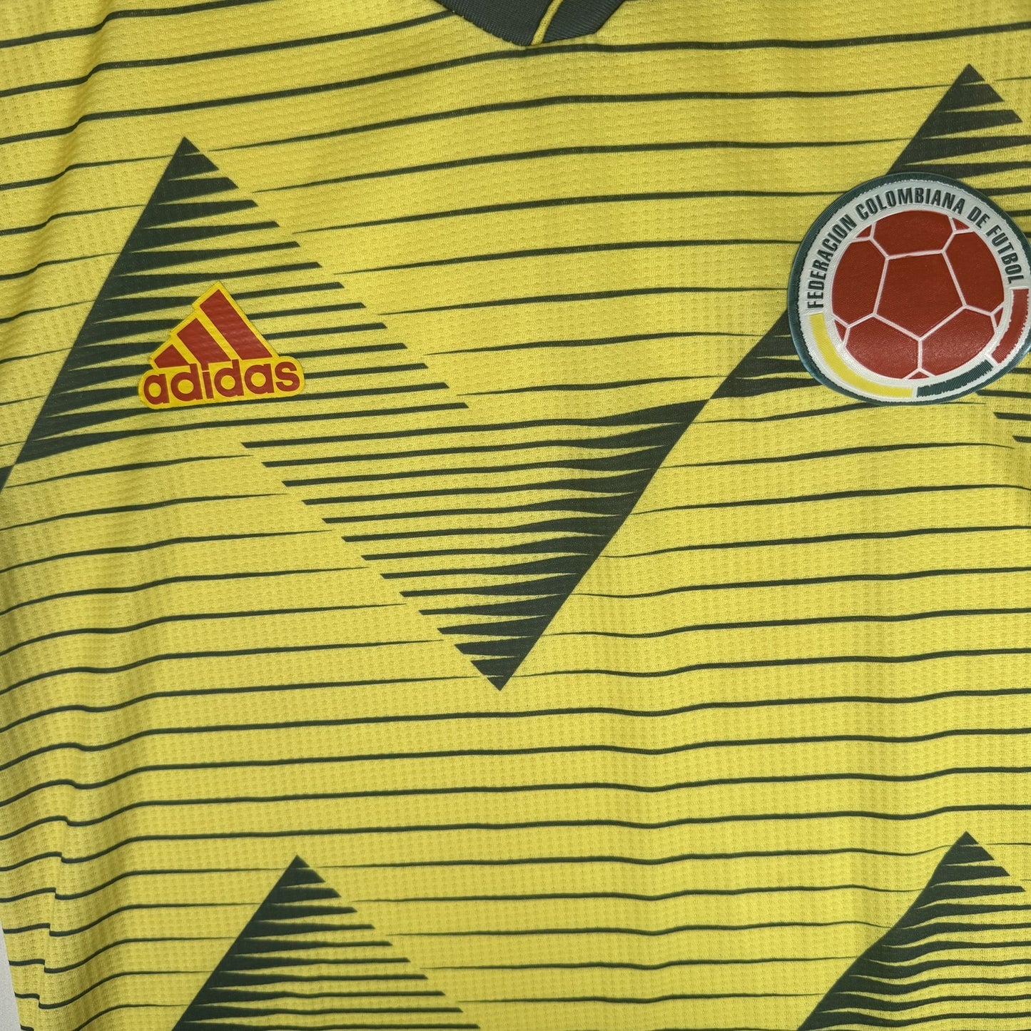 Colombia 2019/2020 Home Player Spec Football Shirt  Medium