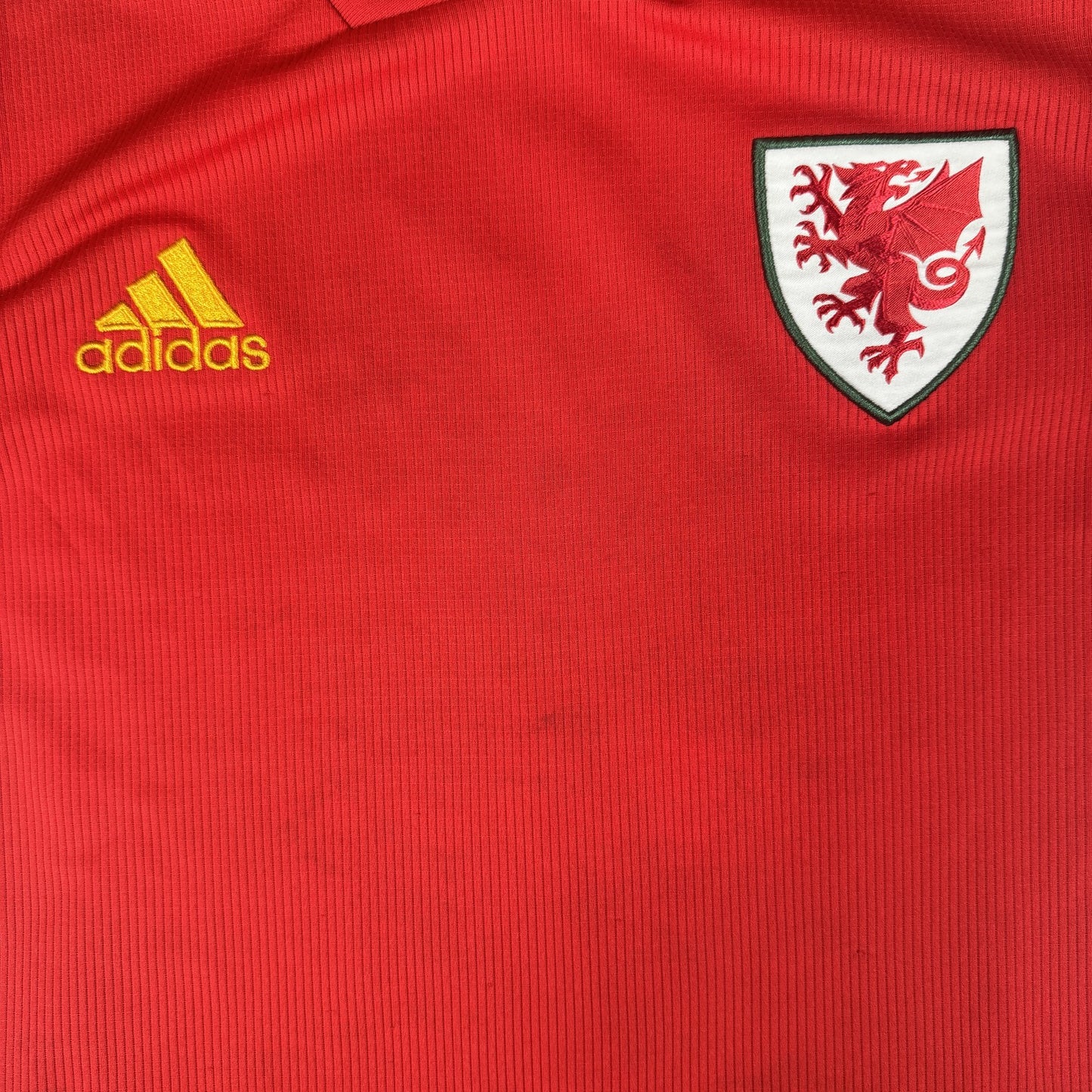Wales 2020/2021/2022 Home Football Shirt  Small