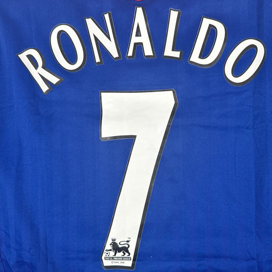 RONALDO Manchester United 2005/2006 Away Football Shirt L/S Large - Football Shirt Kingdom