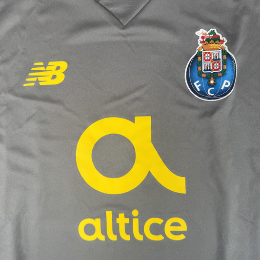 FC Porto 2018/2019 Away Football Shirt  Large
