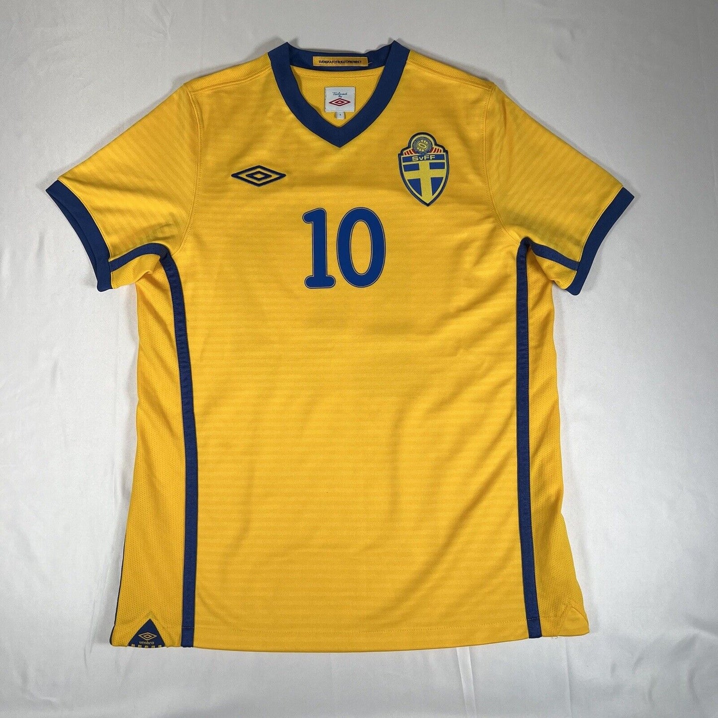 IBRAHIMOVIC 10 Sweden 2010/2011/2012 Home Football Shirt Small