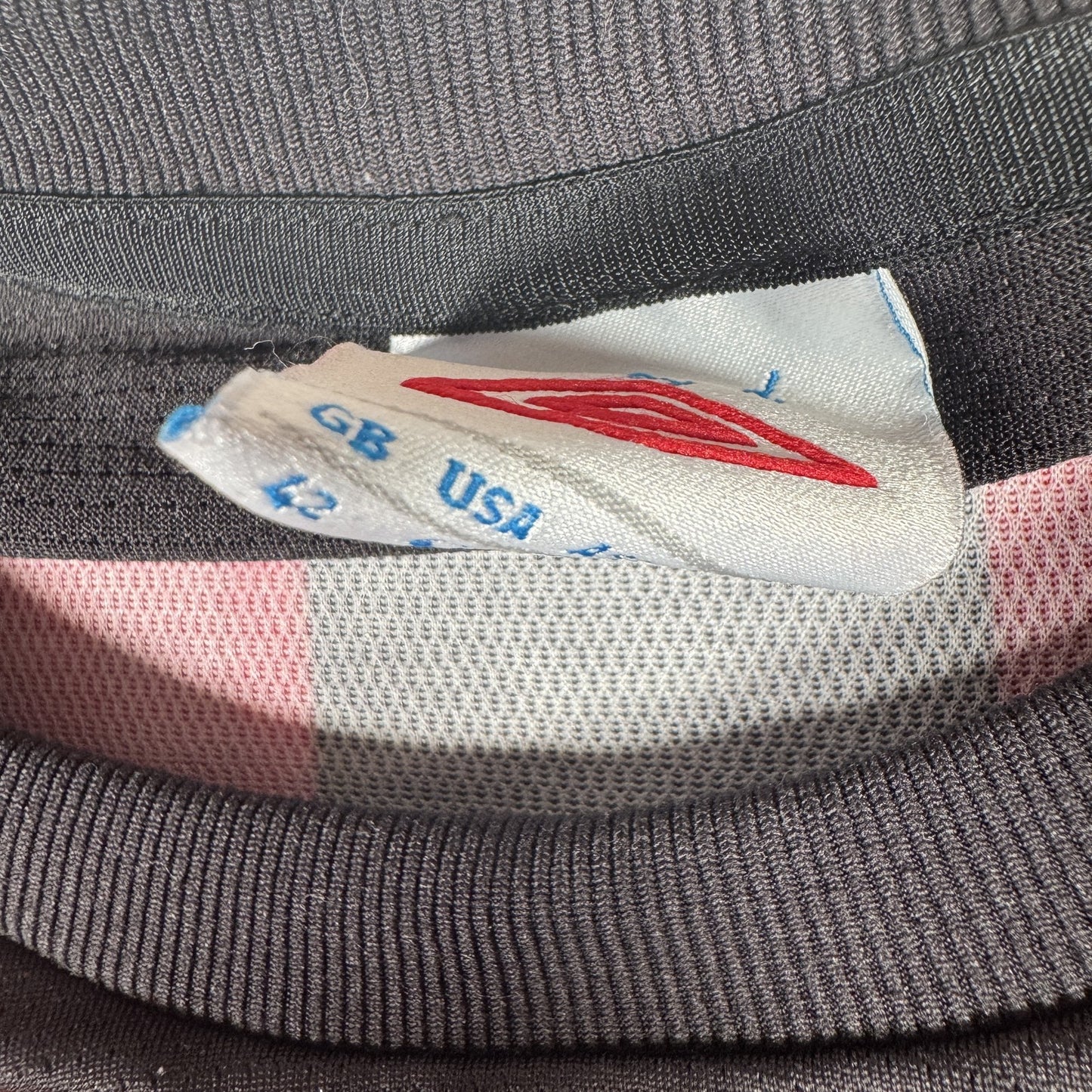 KUN AGUERO 16 Manchester City 2011/2012 Away Football Shirt Medium