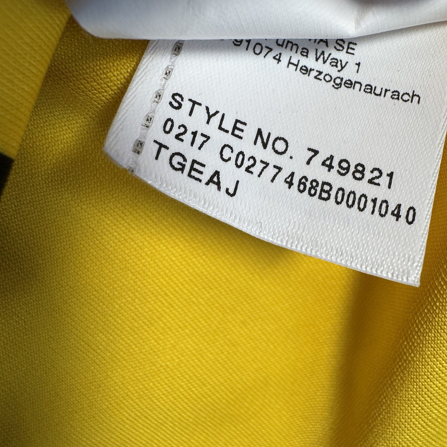 Borussia Dortmund 2016/2017 Home Football Shirt  Medium