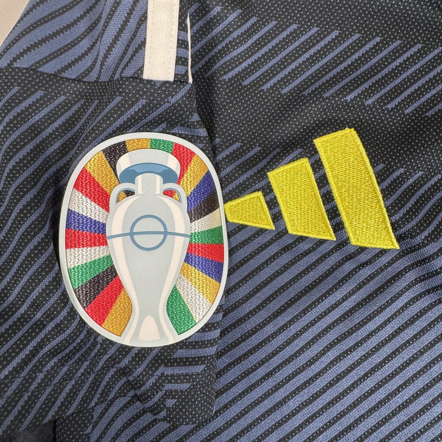 Scotland 2024/2025 Home Football Shirt  Medium